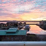Stunning Mersey View Flat W Parking In Liverpool