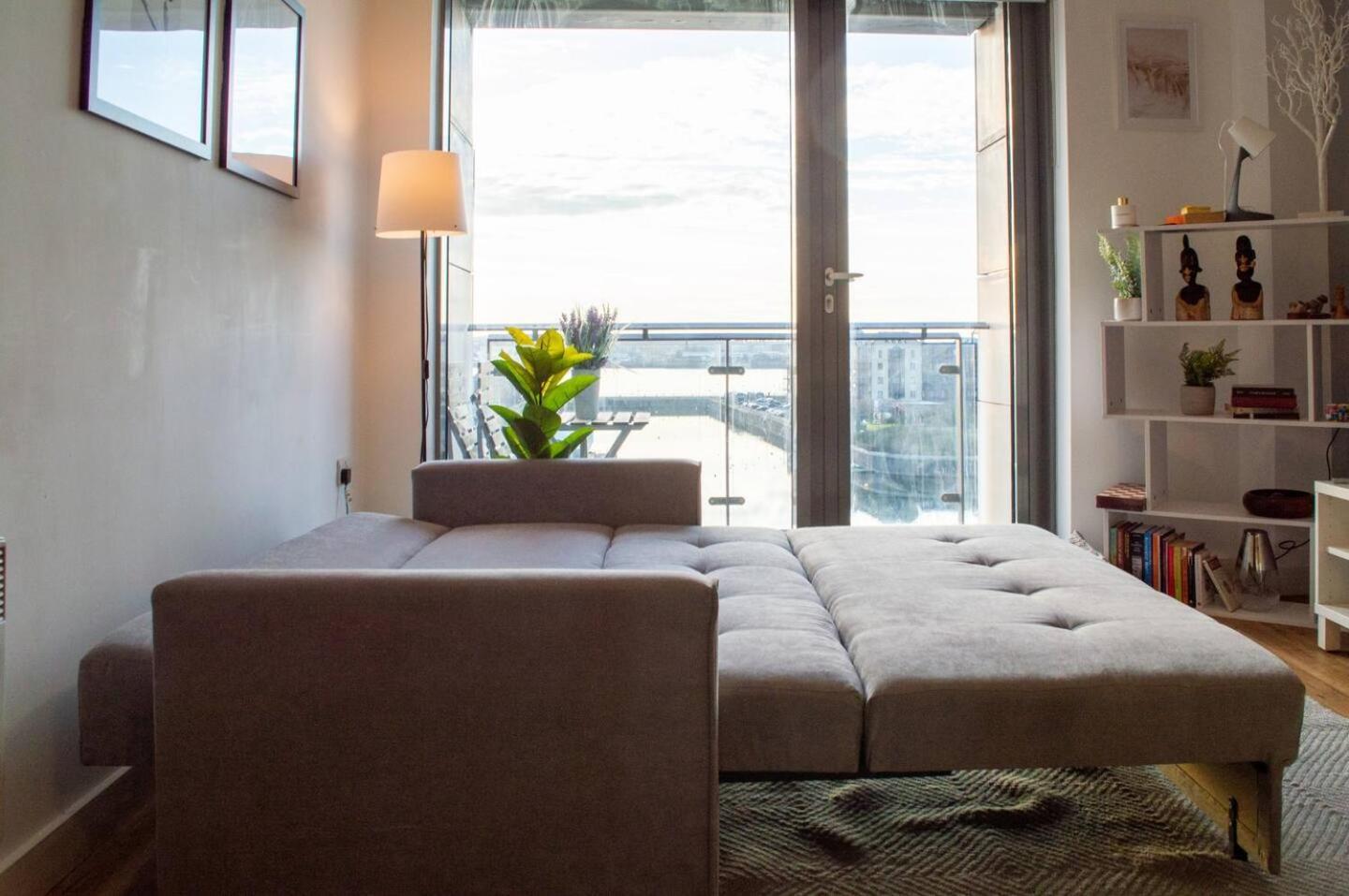 Stunning Mersey View Flat W Parking In Liverpool