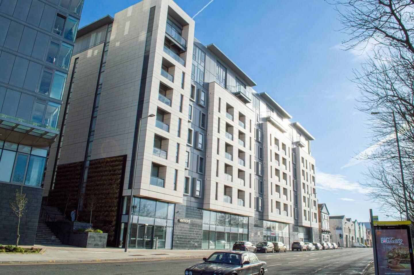Stunning Mersey View Flat W Parking In Apartment
