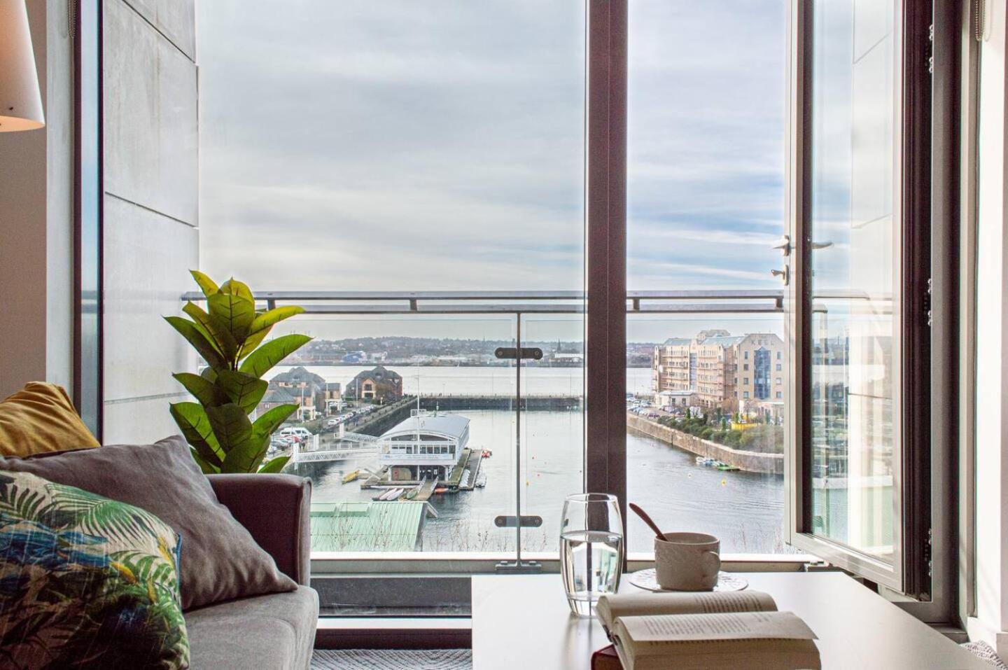 Stunning Mersey View Flat W Parking In Apartment *